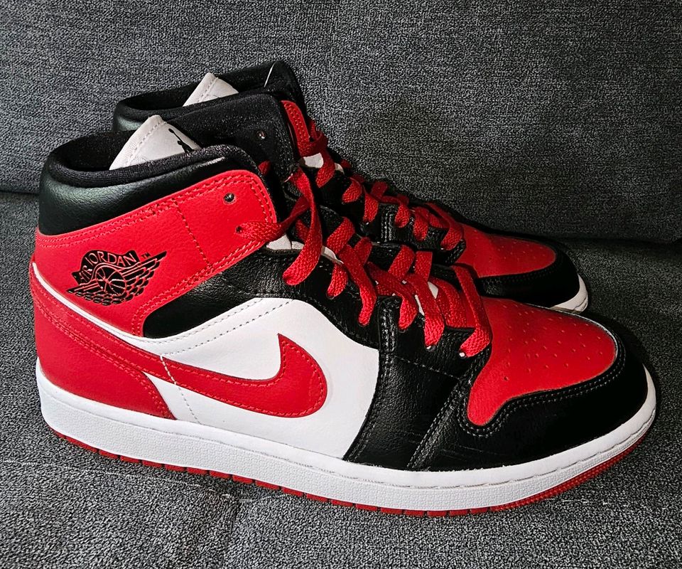 Nike Air Jordan 1 Mid Bred Toe Größe 43 NEU in Mannheim