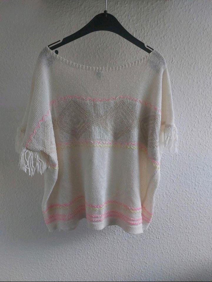 Poncho/Pulli, creme mit pink und gelb, Gr. 134/140 in Großenseebach