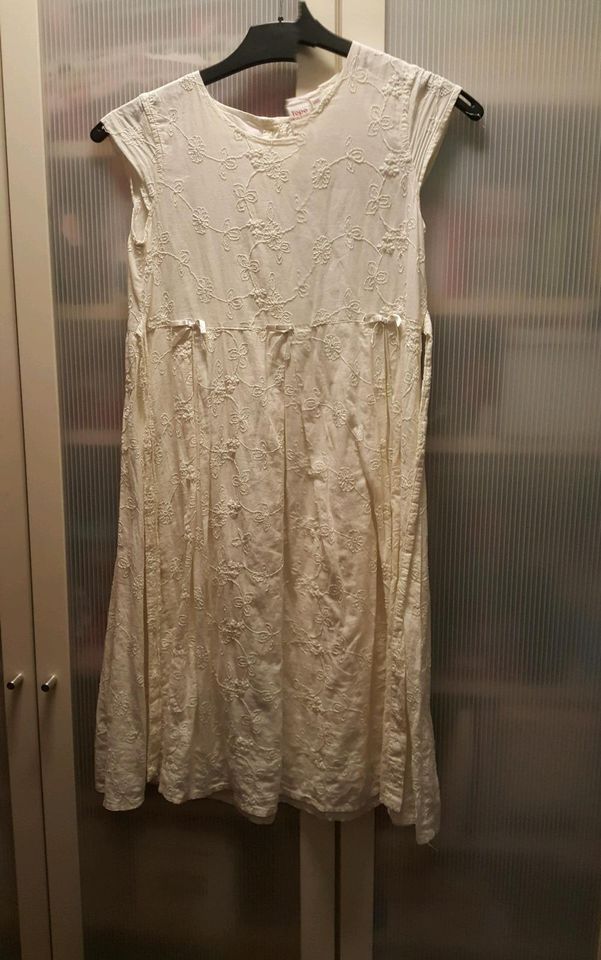 Gr. 140 / 146 Kleid Creme Stickerei Mädchen in Mannheim