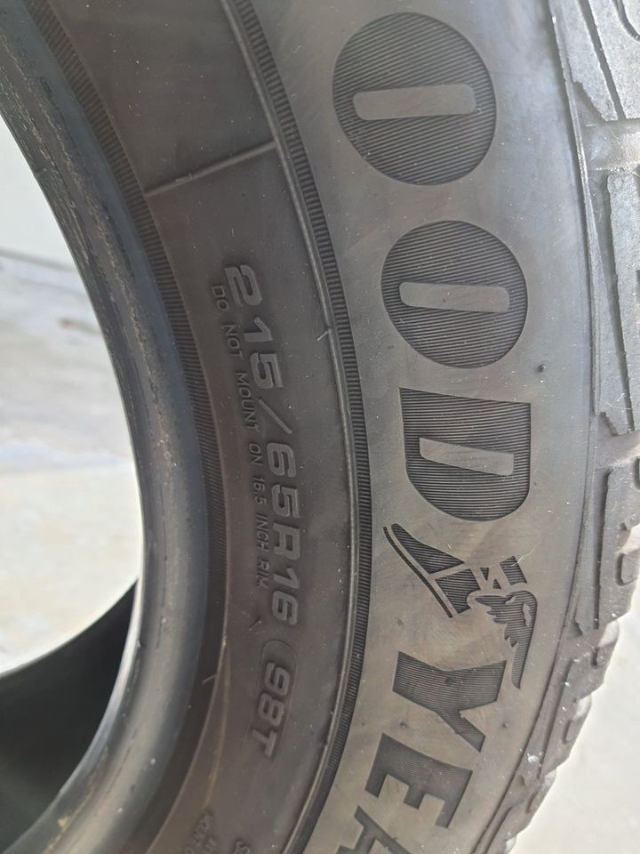 Winterreifen Goodyear 215/65 R16 TSL UG Performance + in Leonberg