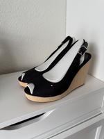 Tommy Hilfiger Sandalen Keilabsatz 41 schwarz neu Königs Wusterhausen - Wildau Vorschau