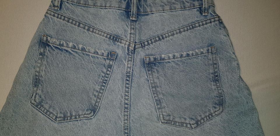 ⭐Zara Shorts Jeans Gr.34 hellblau Top ⭐ in Duisburg