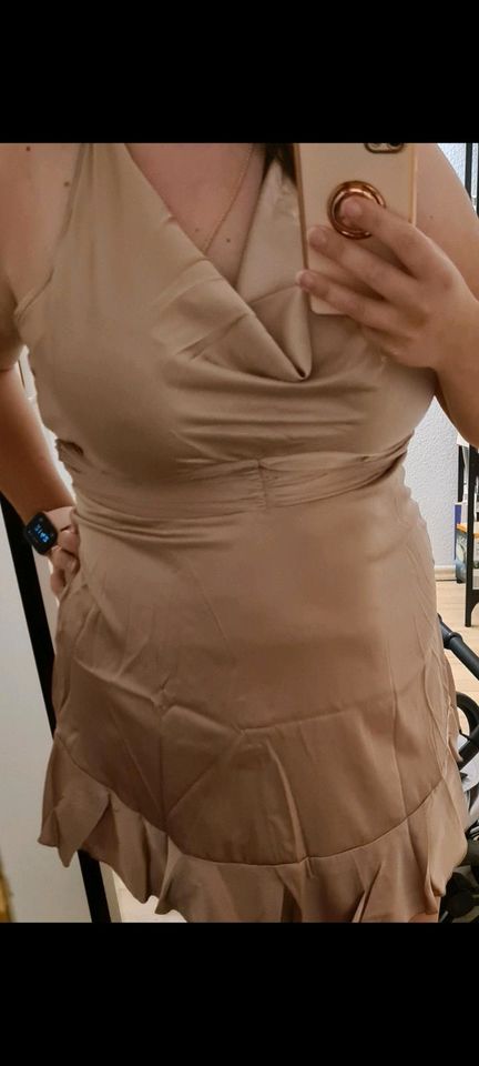 Neu Kleid Gr. XL Gold 42 Neckholder Midi Sexy Curvy in Berlin