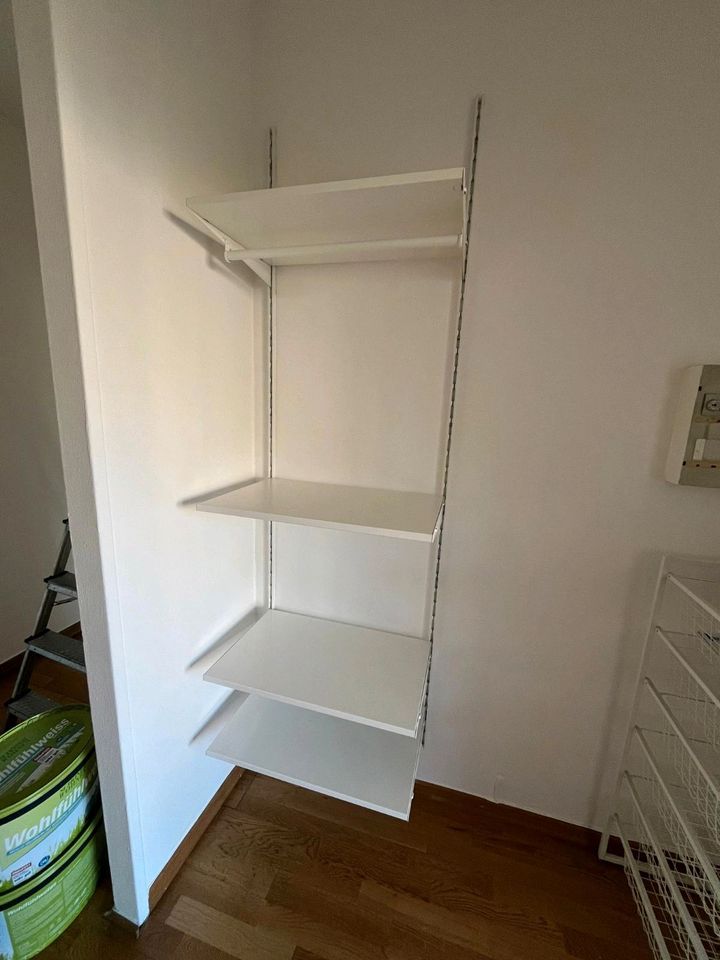 Zweiteilige Garderobe mit Wandbefestigung in Berlin