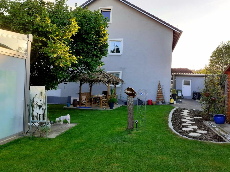 gepflegtes Zweifamilienhaus mit großem Garten in Burglengenfeld