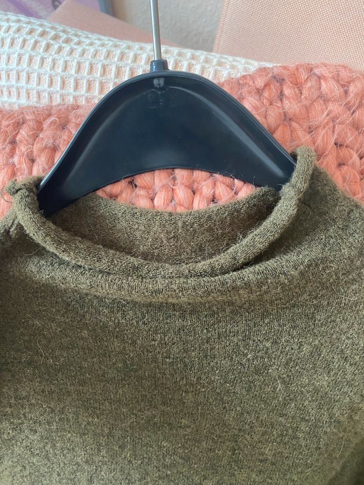 Zara Pullover khaki Gr. M in Friedberg (Hessen)