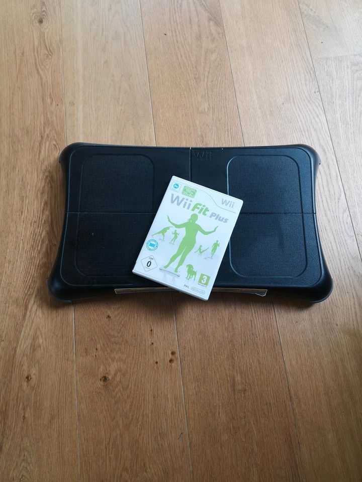 Wii fit plus Spiel mit Balance Board in Braunschweig