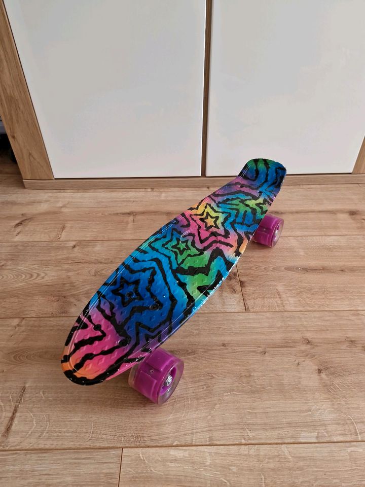 Skateboard mit led Rollen Pennyboard in Hamburg