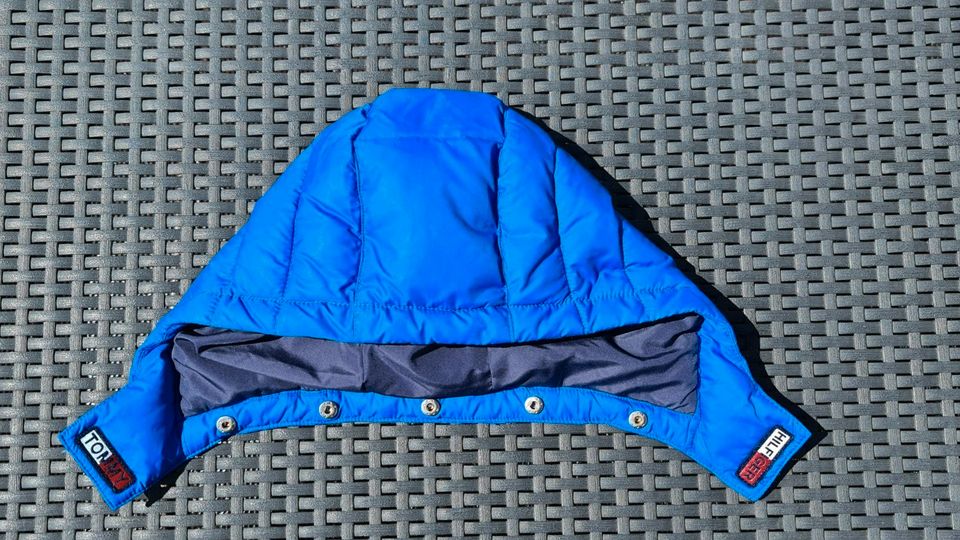 Tommy Hilfiger Daunenjacke blau Gr. 128 in Wanfried