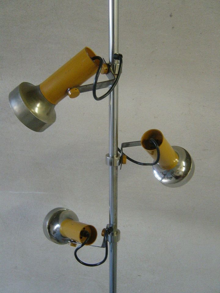 70er Jahre Garnitur / 2 Stühle Lampe in Nohen