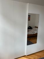 Ikea PAX Kleiderschrank weiße/beige mit Spiegel Leipzig - Knautkleeberg-Knauthain Vorschau