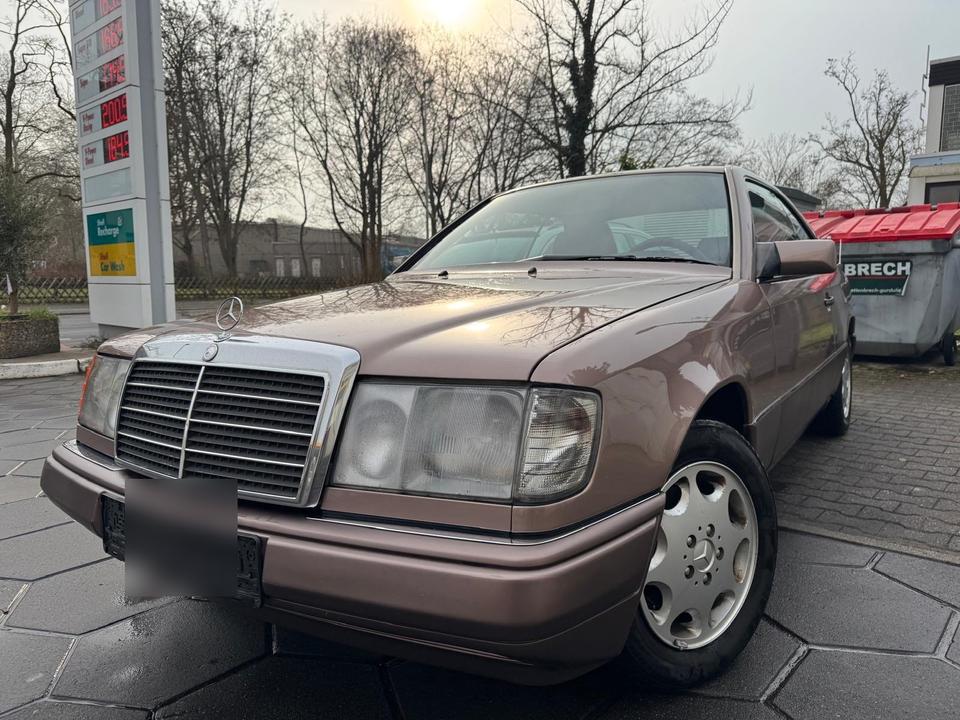 Mercedes Benz E 220 Coupe Automatik Oldtimer in Mainz