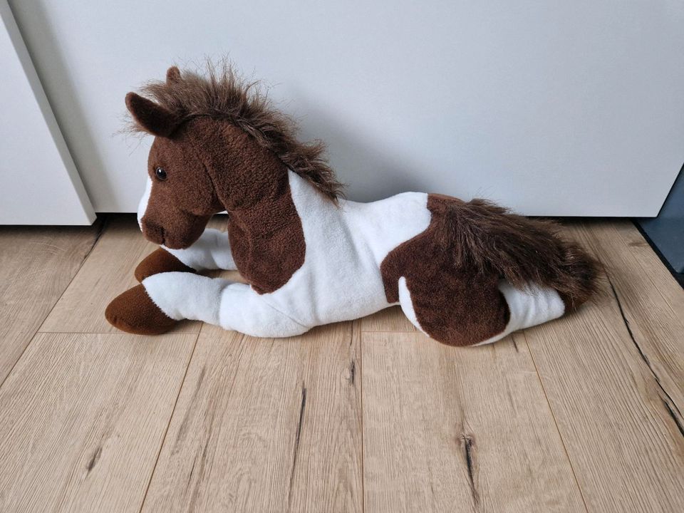 Stofftier Pferd Pony liegend in Reutlingen