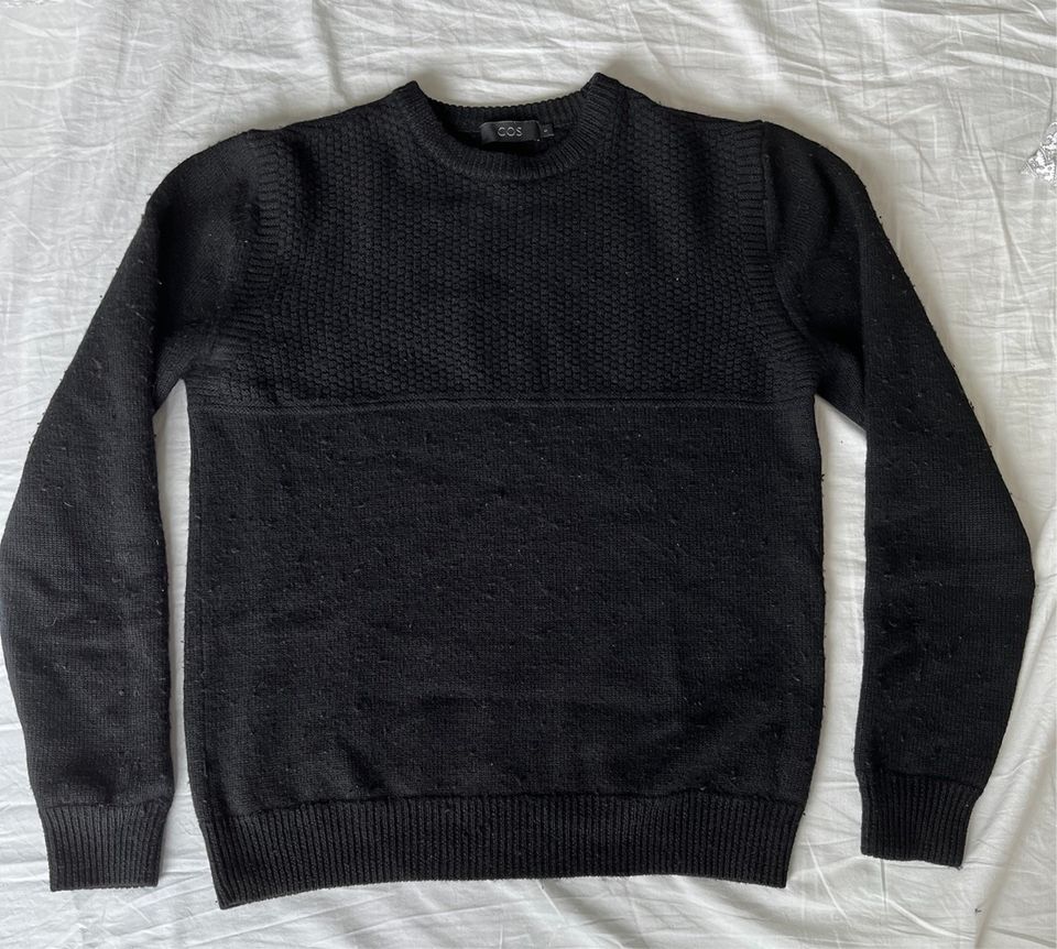 Pullover schwarz COS Größe S in Köln