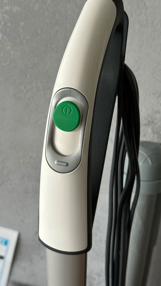 Vorwerk VK 200 + Elektrobürste EB 400 und viel Zubehör in Zörbig