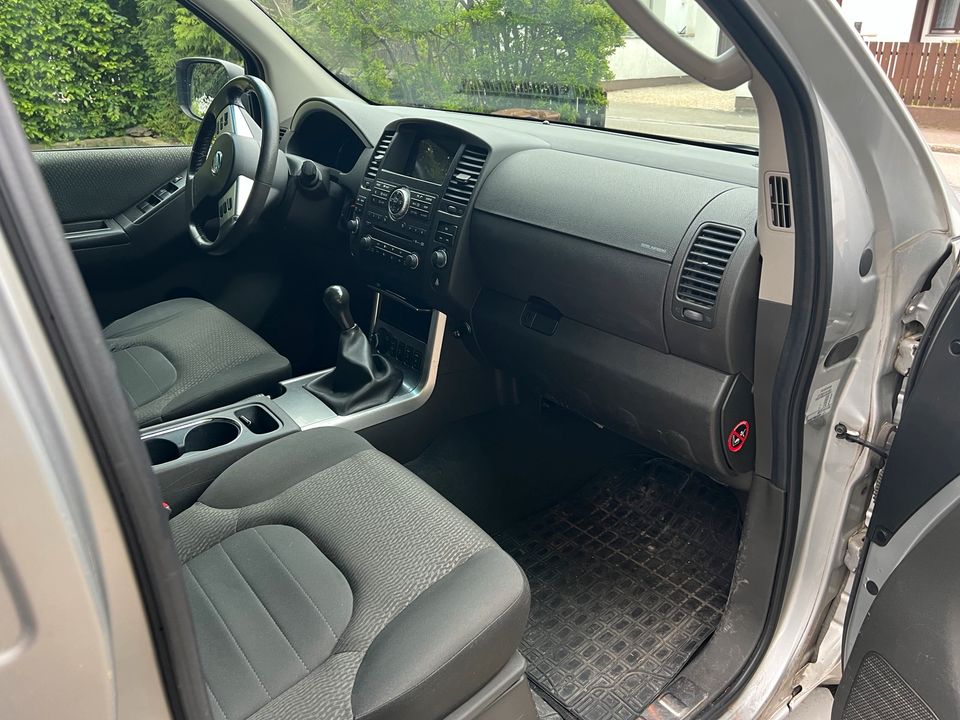 Nissan Pathfinder 2.5 dCi 4X4 Premium LE 4WD 7 Sitzer in München