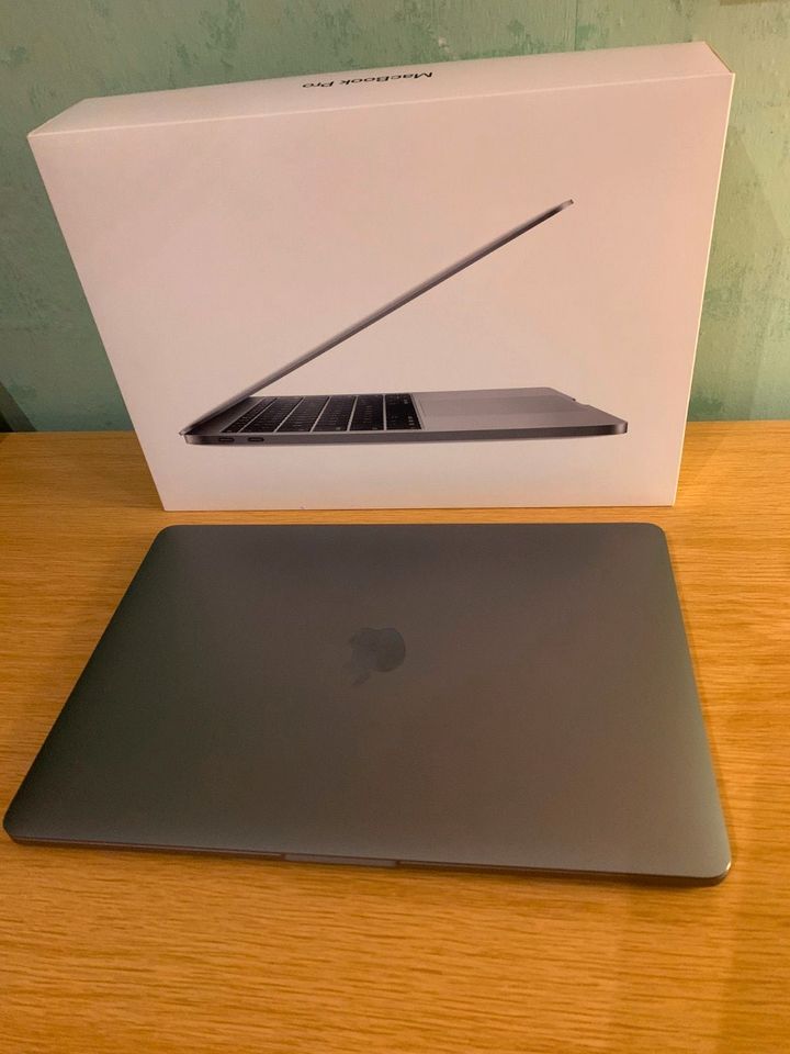 Apple MacBook Pro 13 Zoll 2017 8GB RAM 128GB SSD neuwertig in Berlin