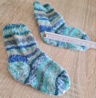 Selbstgestrickte Babysocken Größe 17 Brandenburg - Eberswalde Vorschau