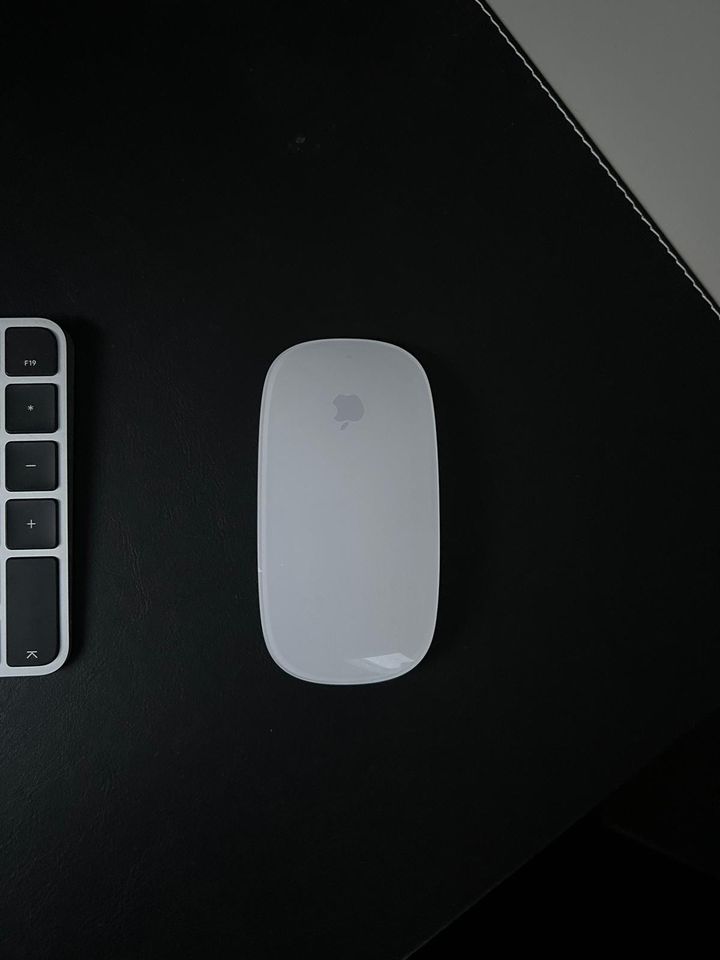MacBook 13 Pro 2019 + Tastatur und Maus von Apple in Jestetten