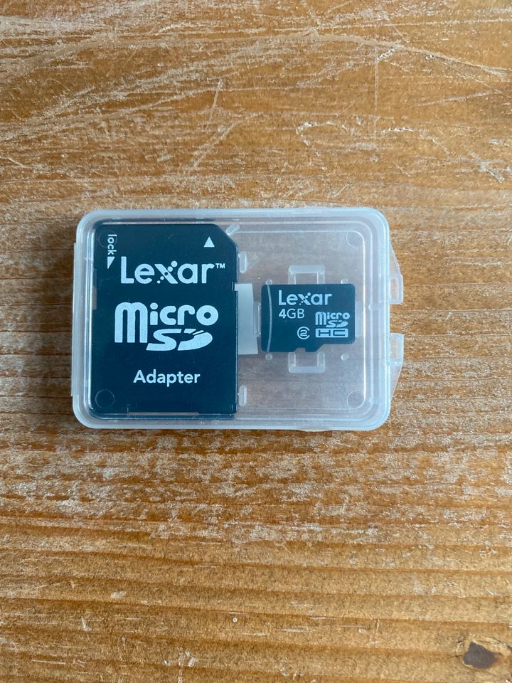 Micro SD Karte 4 GB Lexar SDHC mit Adapter und Case in Hamburg