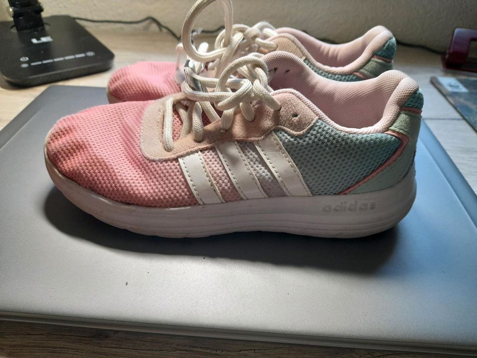 Adidas Mädchen Schuhe in Münchberg