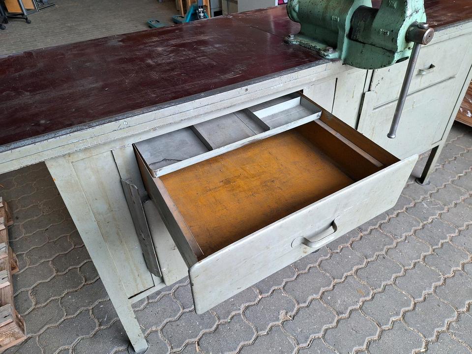 Loft Werkbank Industrie Shabby Schraubstock Werkzeug in Thalmässing