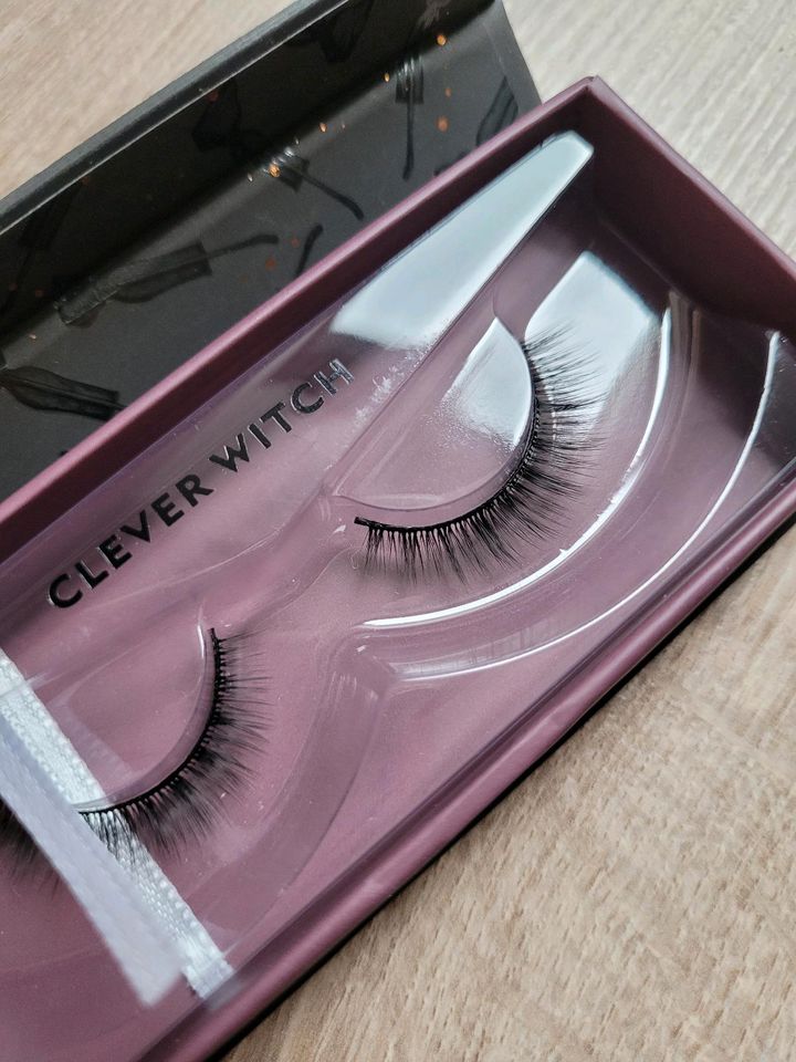 NEU ColourPop x Disney Hocus Pocus Clever Witch Faux Lashes in Wertingen