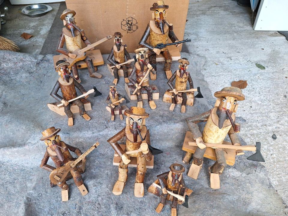 11 Astfiguren. Figuren aus Holz in Winnenden