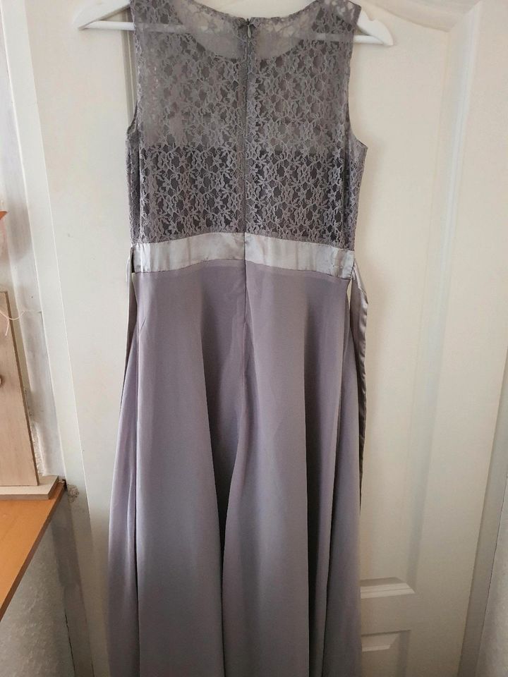 Kleid mit Bindeband in Saale-Holzland-Kreis