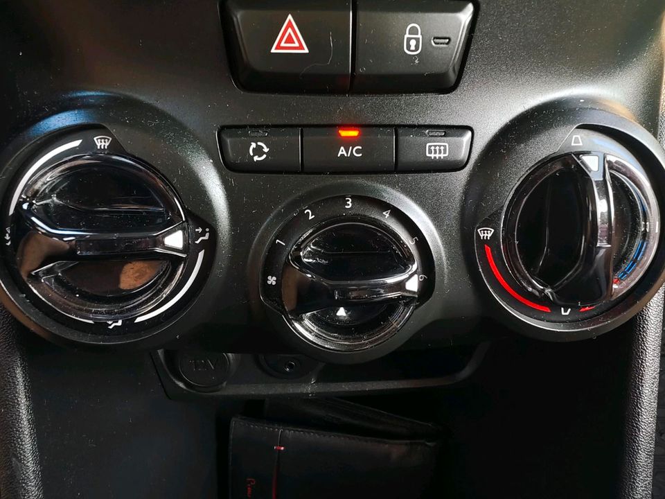 Peugeot 208 1.0 68PS , Tempomat, Touch-Display, Bluetooth, TÜV in Schweinfurt