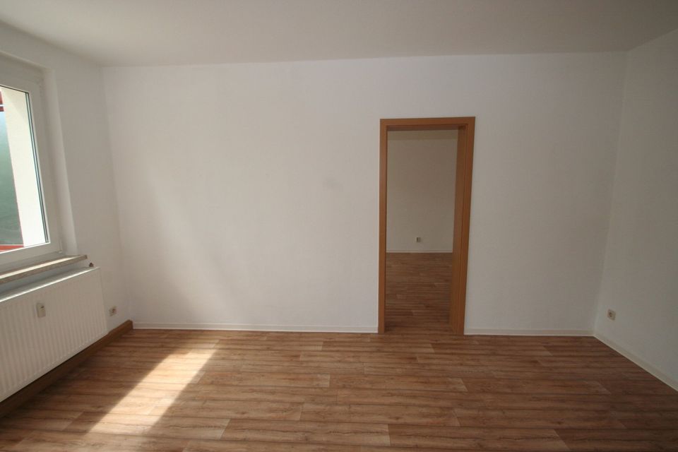 SINGLE-Wohnung in Siedlungslage mit sonnigem Balkon!! in Hohenstein-Ernstthal