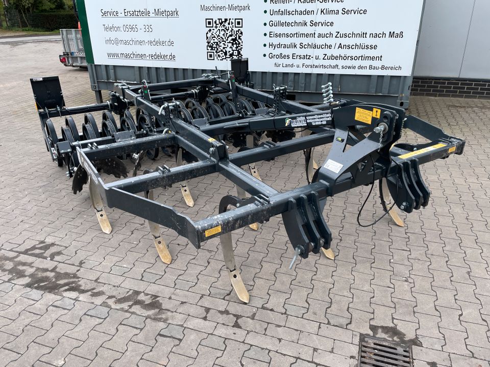 Grubber 3m gebraucht Mulchgrubber, Doppel-U-Profilwalze, Steinsicherung, LED-Beleuchtung, Vorführmaschine, Vorführgerät in Klein Berßen