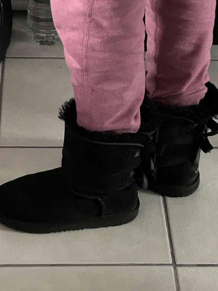 UGG Bailey Bow || Boots in Neuss