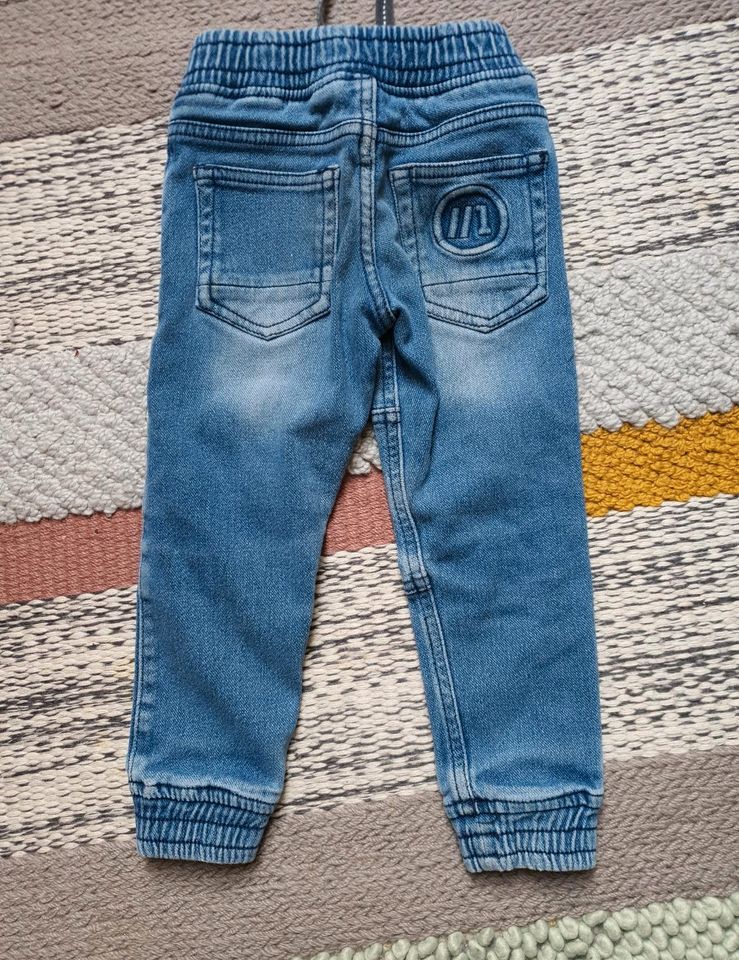 Lupilu Jeans Gr. 104 * 1. Hand * Gr. 98 und 104 sind vorhanden in Langenhagen