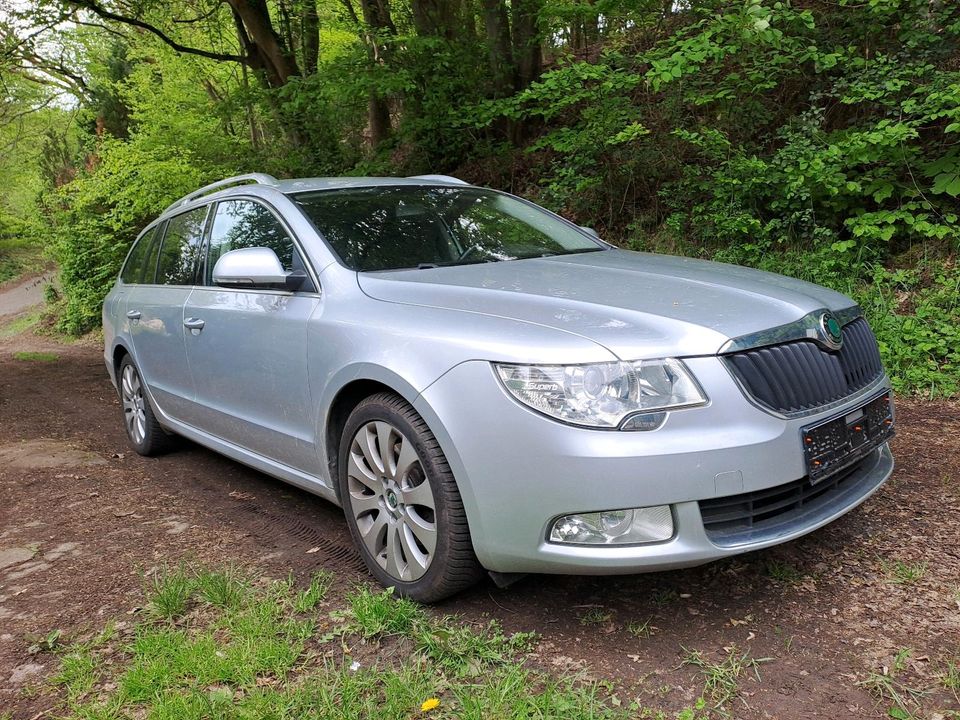 Skoda Superb Kombi in Zweibrücken