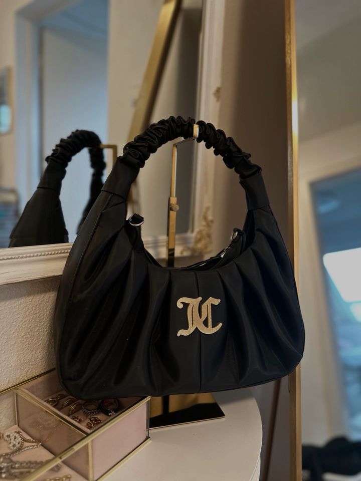 Juicy Couture Handtasche schwarz Gold in Augsburg