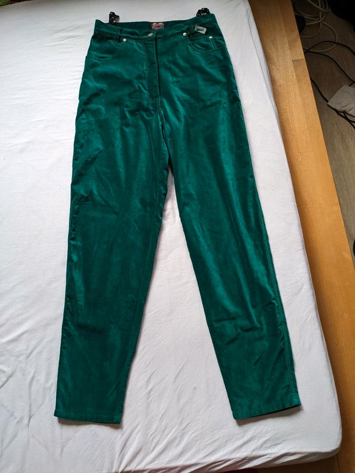 Vintage 80er grüne Samthose, Karotte, Gr. 36-38 NEU in Frankfurt am Main