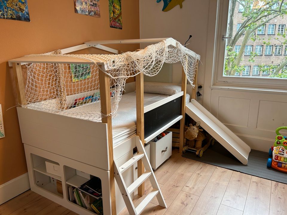 Kinderzimmer mit Hausbett Cory von Nature Kid in Stuttgart
