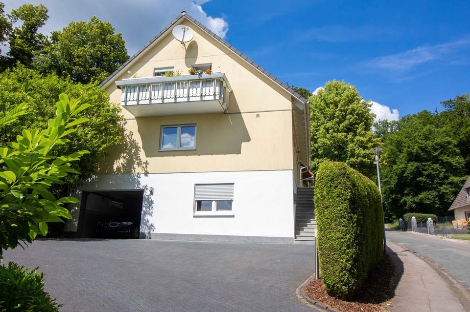 Modernes Ein- bzw. Zweifamilienhaus in sonniger Waldrandlage von Lüdenscheid! in Lüdenscheid