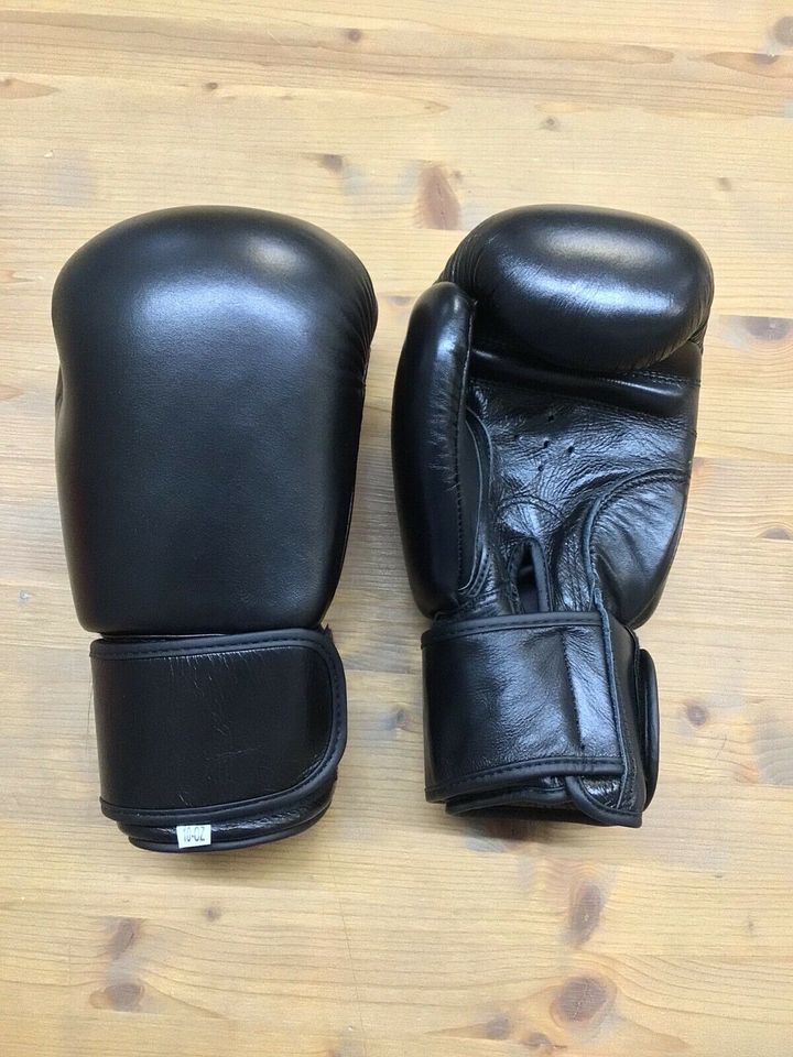 Boxhandschuhe Leder in 12-16 Oz NEU mit Klettverschluss in Berlin