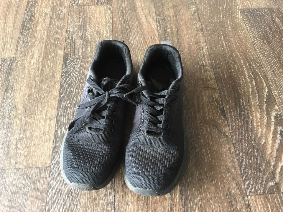 Schuhe Gr.36 Turnschuhe, Sandalen in Könnern