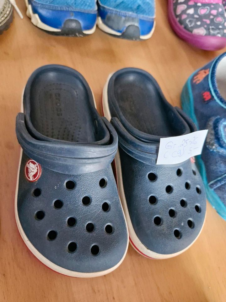 Kinderschuhe, Turnschuhe, Hausschuhe, Crocs, Sandalen 21,23,24,26 in Ehingen Mittelfr