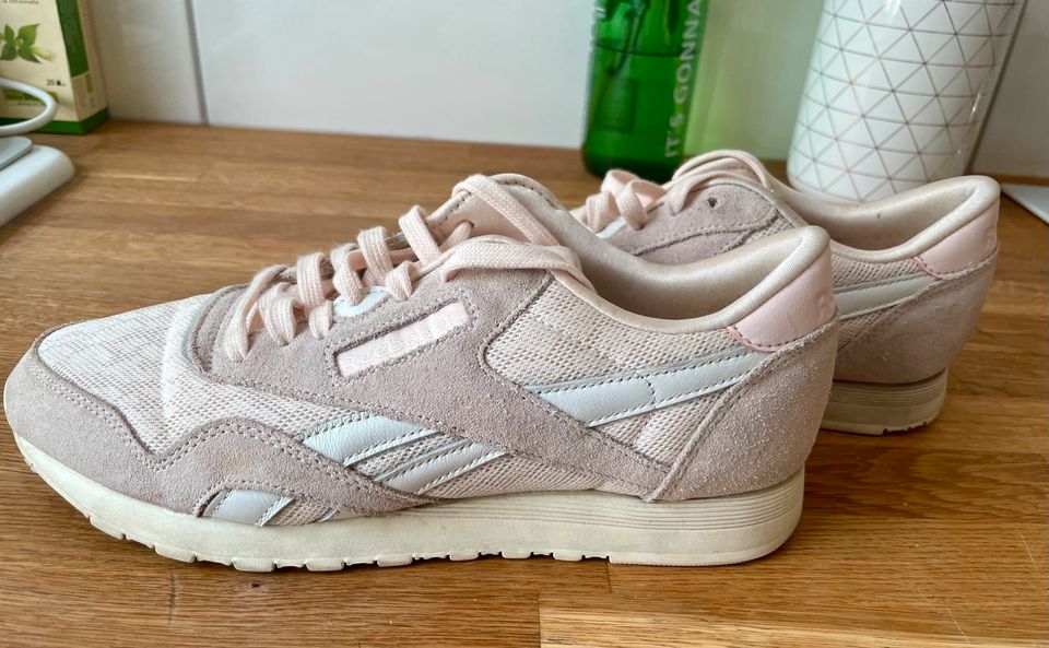 Fast wie neu: Reebok Classic rosa/nude/rosé 38.5 in Berlin