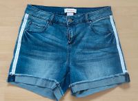 Manguun Jeans Shorts kurz Silberstreifen Gr. 38 Niedersachsen - Nordstemmen Vorschau