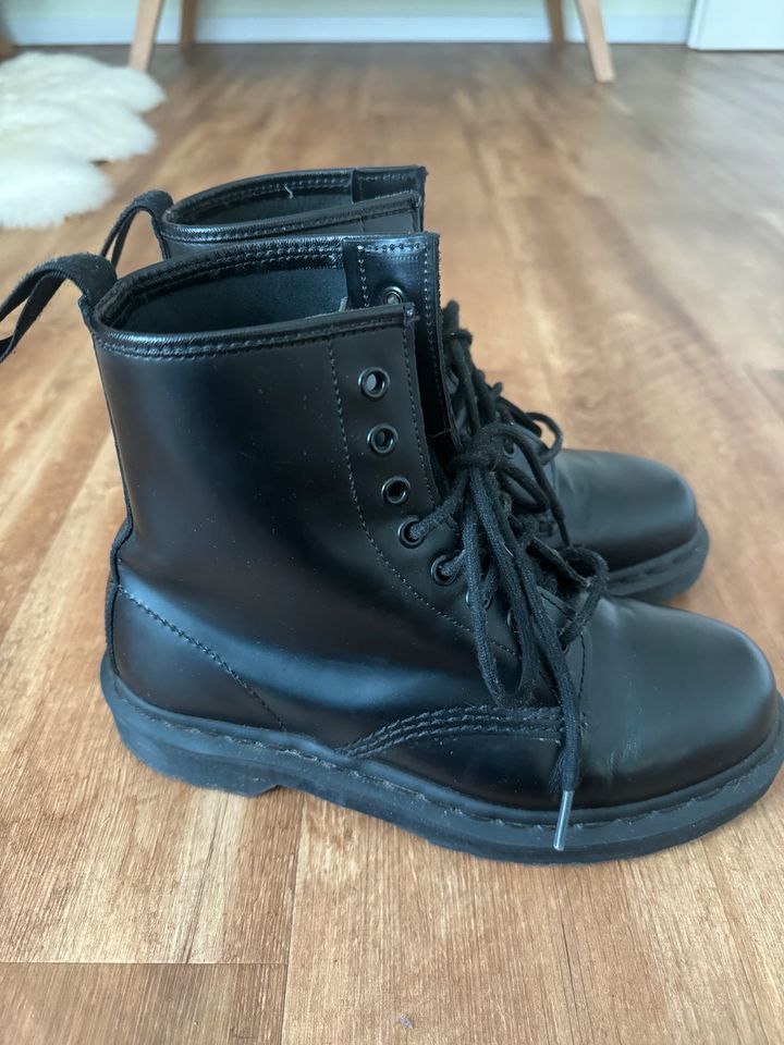 Dr. Martens 1460 Mono Milled Leder Schnürstiefel Schwarz Gr. 39 in Werneuchen