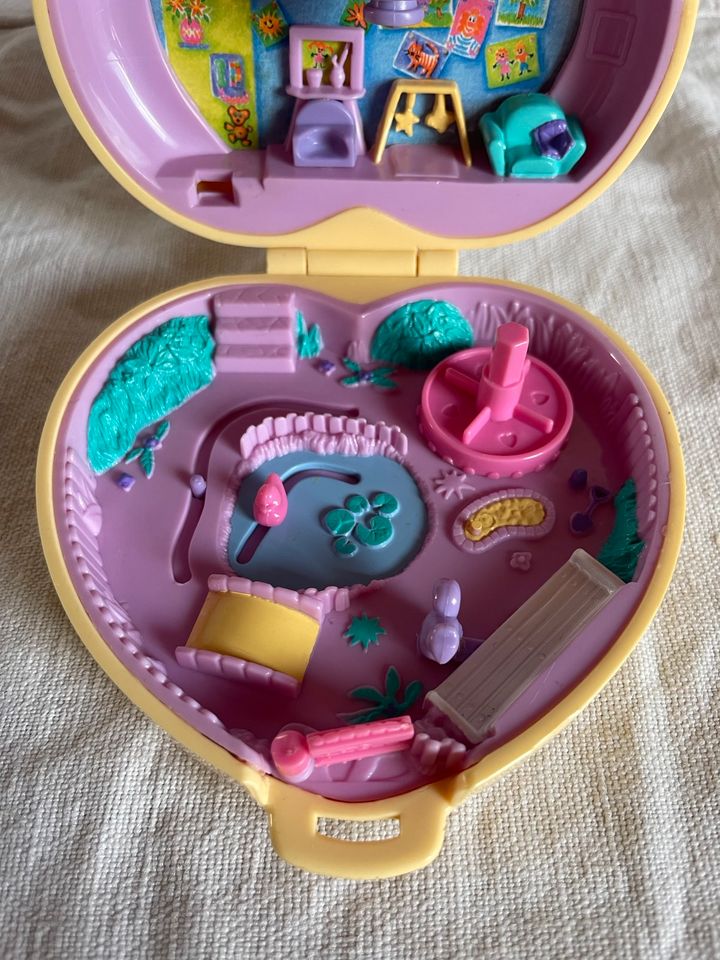 Polly Pocket Strollin‘ Baby 1994 Bluebird in Katzenelnbogen