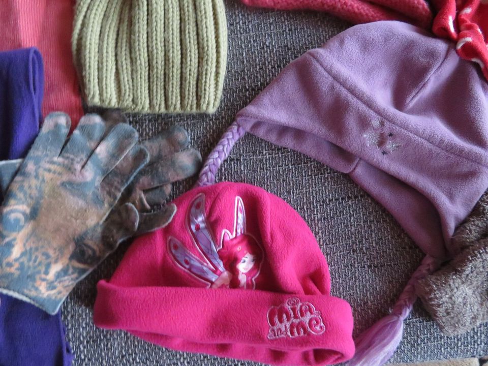 Winterpaket Mützen Schalls Handschuhe 17 Teile nur 15 Euro in Sarow