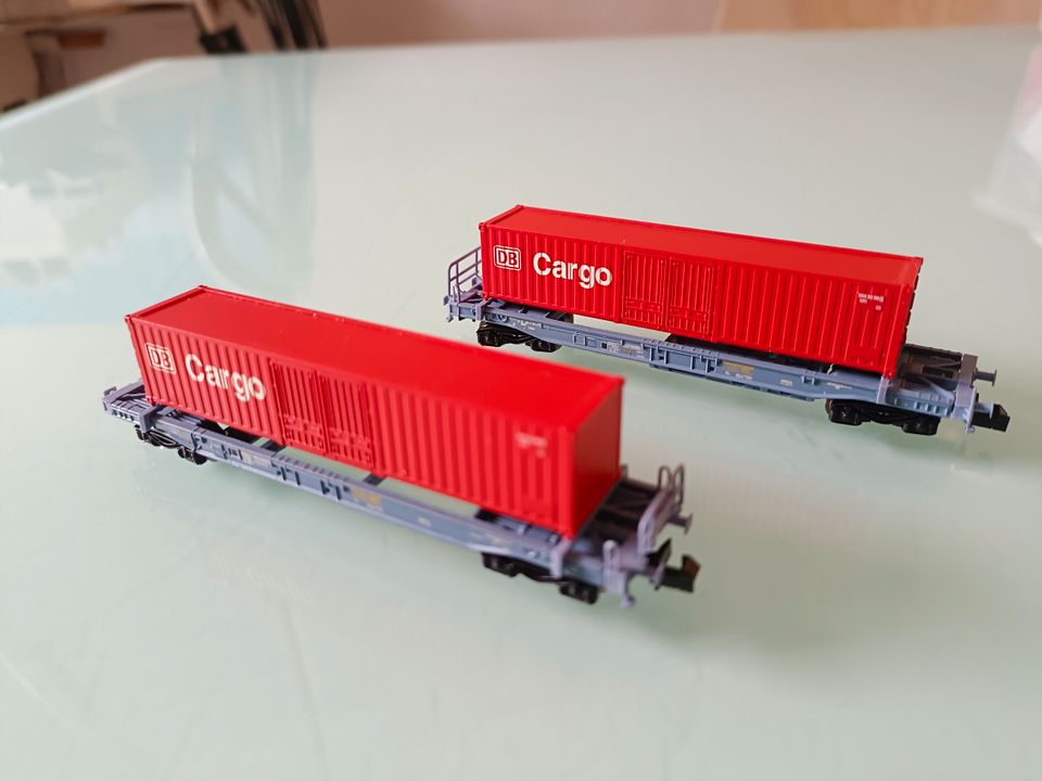 Minitrix 2 Taschenwagen der SNCF mit DB Cargo Container, neu in Taufkirchen