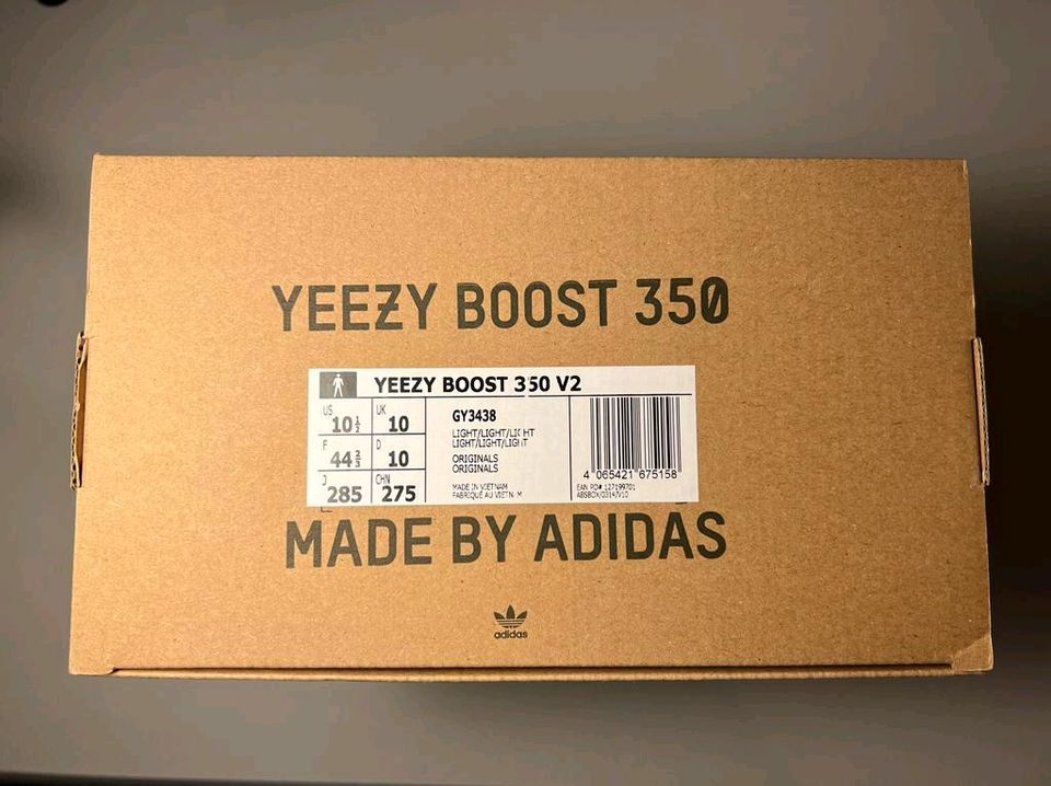 Yeezy Boost 350 V2 Light in Leipzig