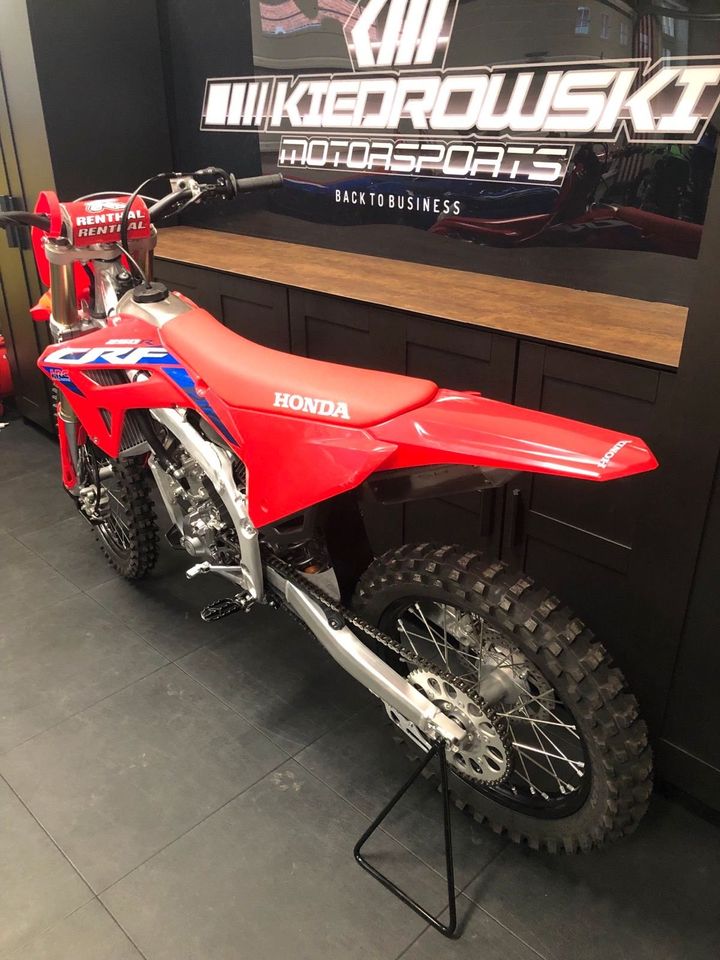 ABVERKAUF!!! HONDA CRF 250 R MODELL 2023 NEU! AM LAGER! CR-F in Eicklingen